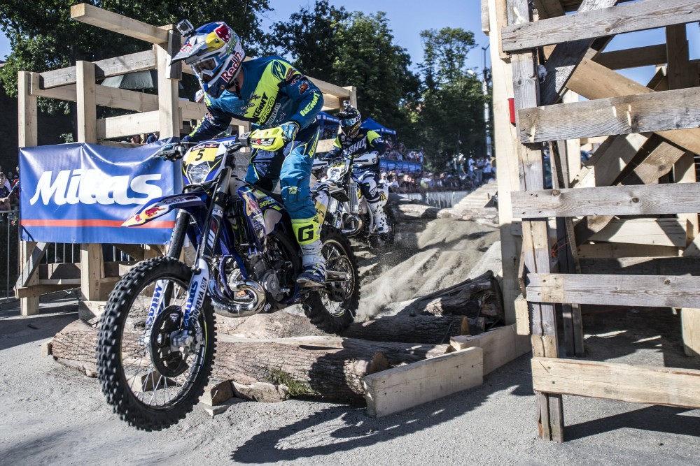 Romaniacs: Young vence primeiro e Gomez lidera