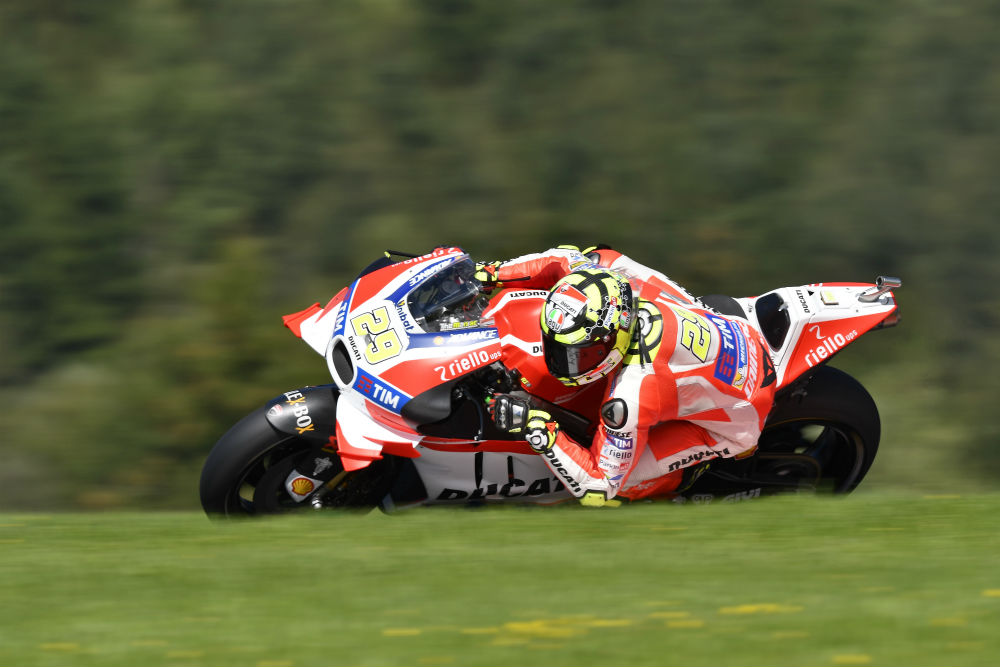 MotoGP: Andrea Iannone superior no Warm-Up