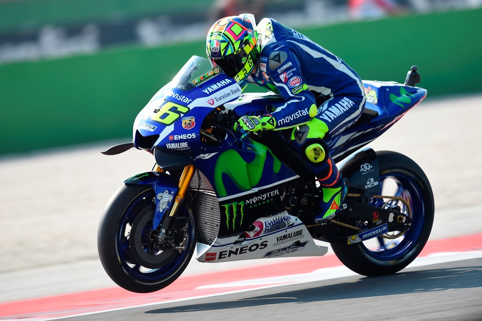 MotoGP: Valentino Rossi fecha treinos livres na frente