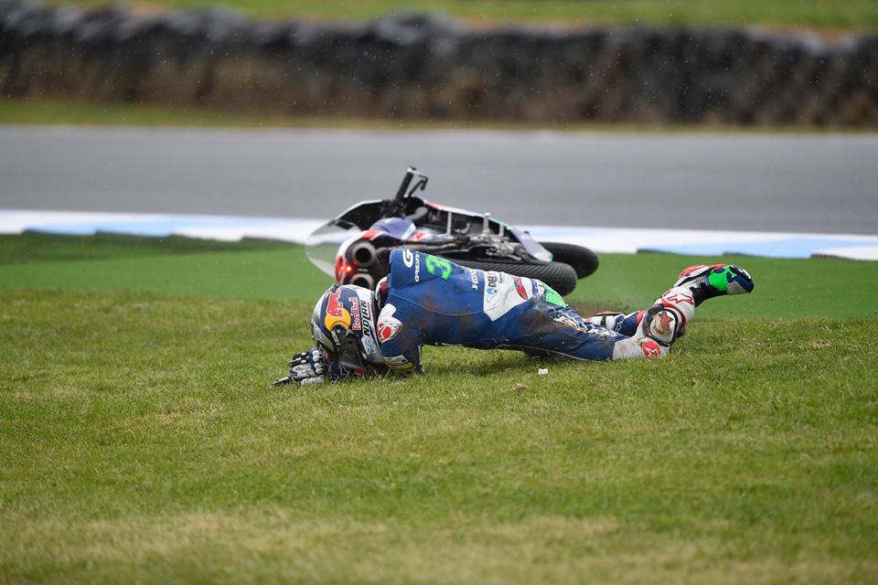 Moto3: Enea Bastianini com fraturas após queda coletiva