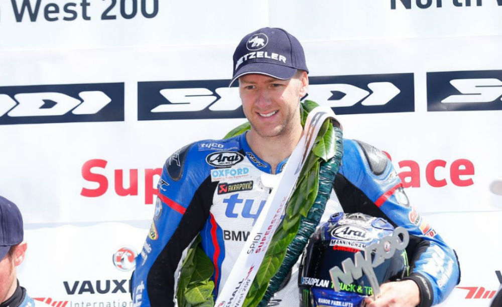 Ian Hutchinson renova pela Tyco BMW