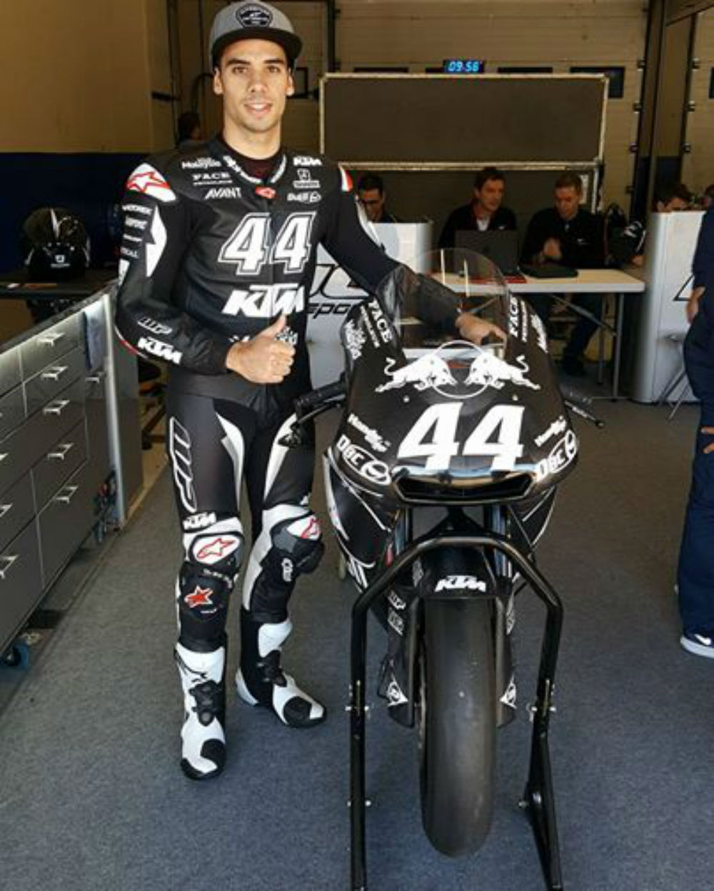 Moto2: Miguel Oliveira melhora tempo nos testes de Jerez