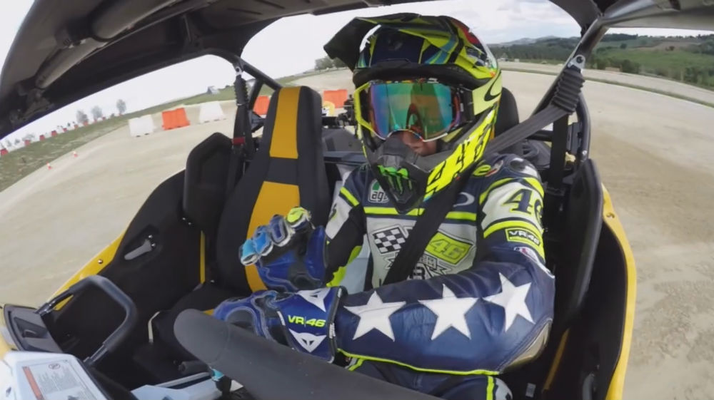 TT -Vídeo: Valentino Rossi leva YXZ 1000R ao limite