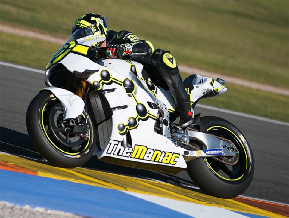 MotoGP: Andrea Iannone com queda aparatosa na curva 10