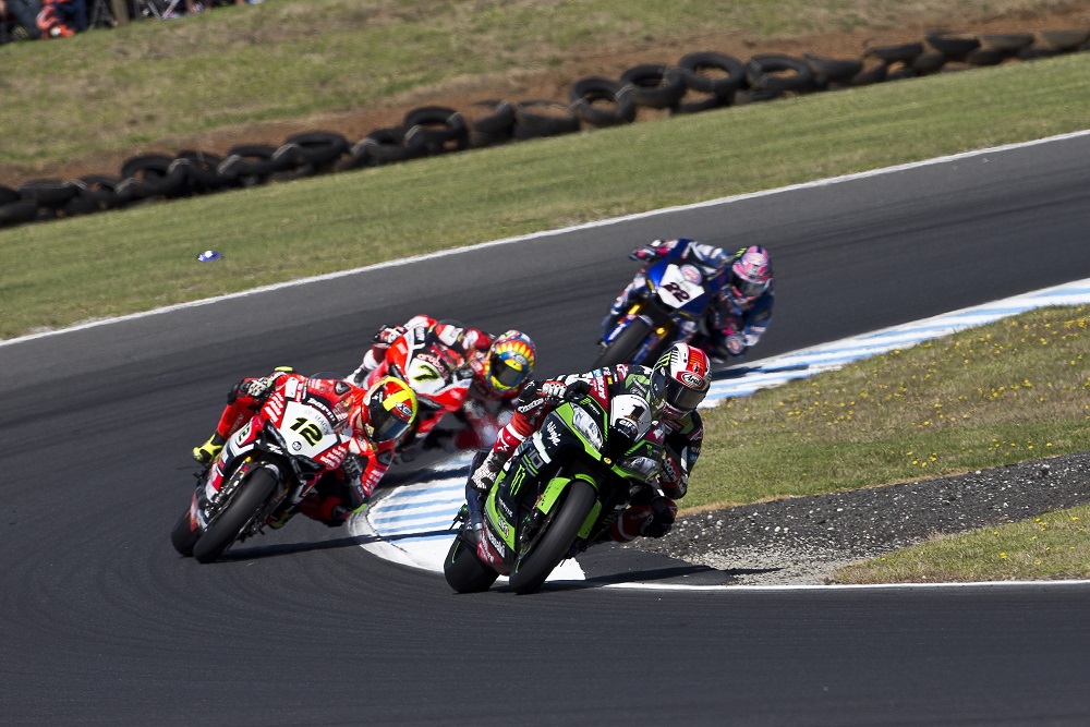 SBK: Jonathan Rea supera Chaz Davies após novo confronto épico