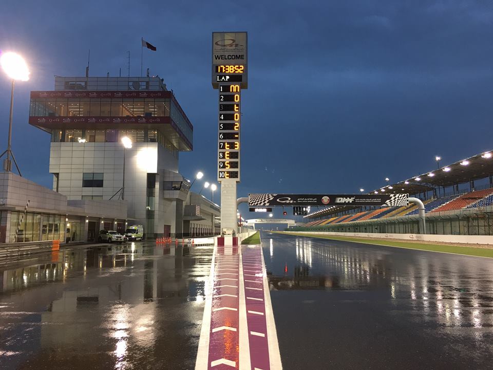 GP Qatar MotoGP: Chuva obriga a revisão do progama do dia