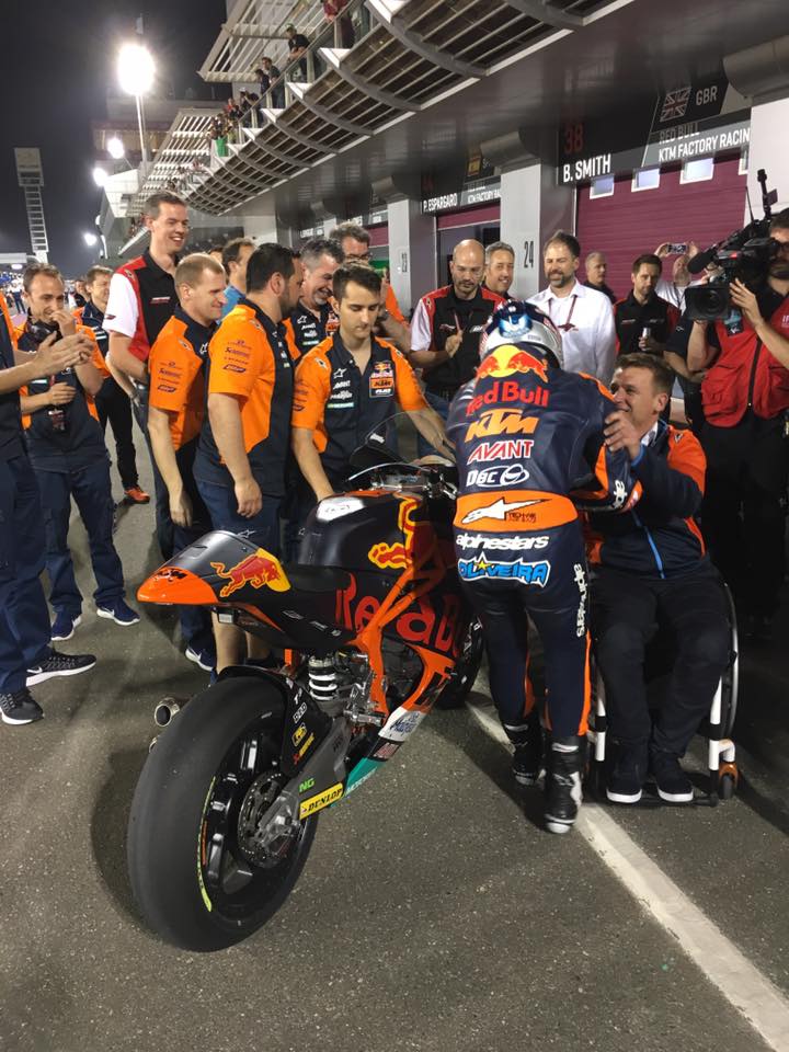 GP Qatar Moto2: O cumprimento de Pit Beirer a Miguel Oliveira