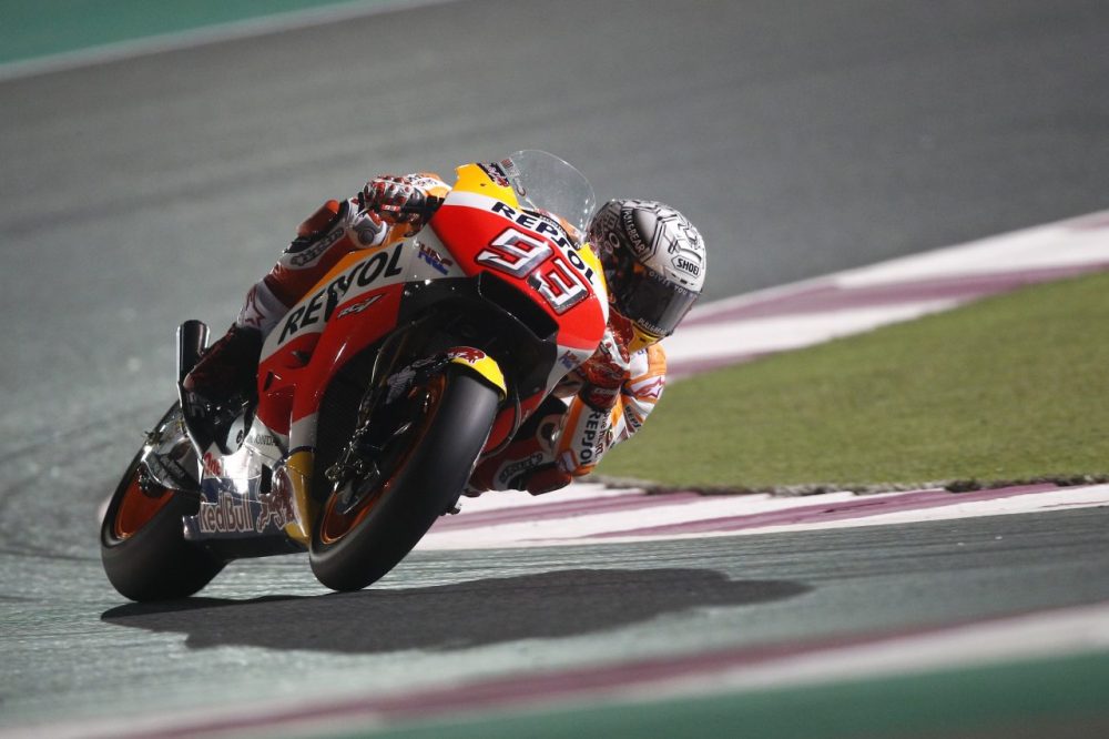 GP Qatar MotoGP: Marc Márquez na frente apesar de queda