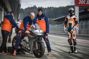 more-ktm-rc16-motogp-prototype-pics-show-the-2017-contender-in-detail-photo-gallery_5