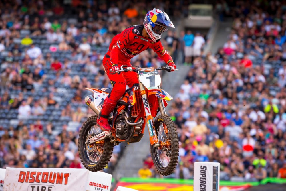 AMA SX: Ryan Dungey vence e regressa ao comando do campeonato