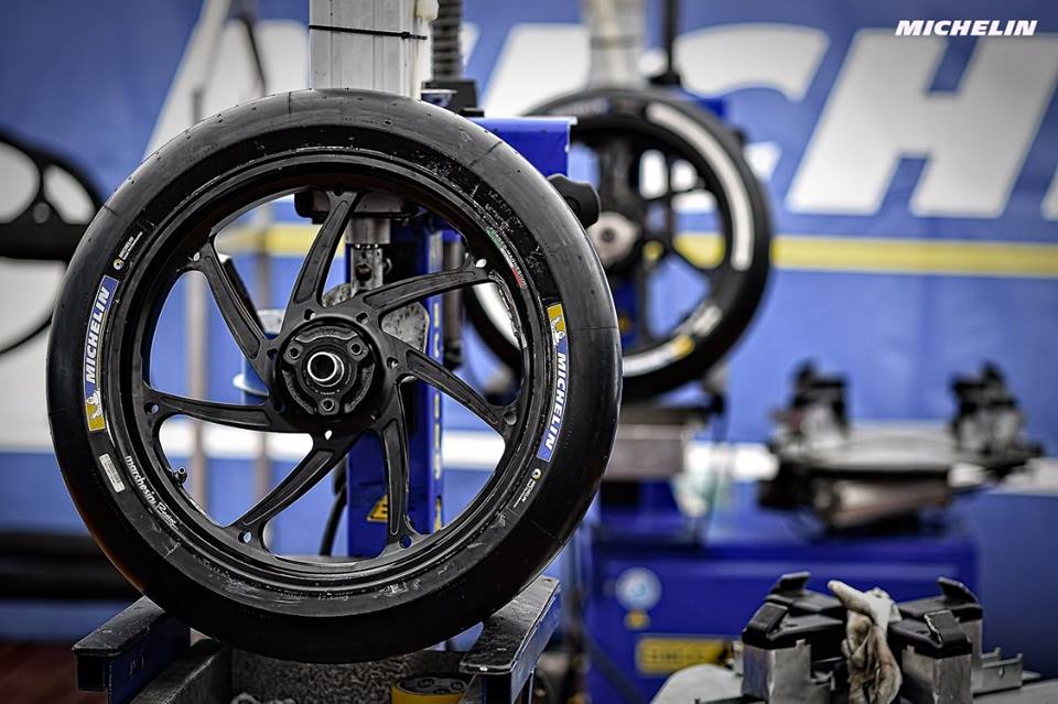 MotoGP: Pilotos querem testar pneu com carcaça mais rija