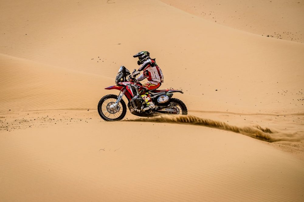 Abu Dhabi Desert Challenge: Paulo Gonçalves líder após penalização de Walkner