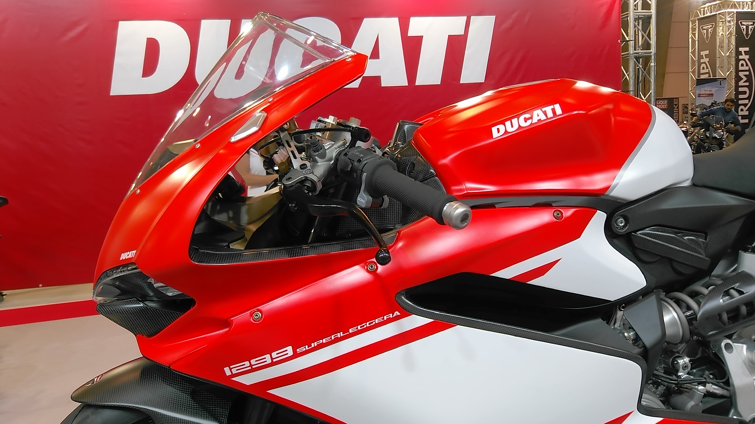 A Ducati apresenta os seus novos modelos 2017 no Salão MotoShow em Lisboa
