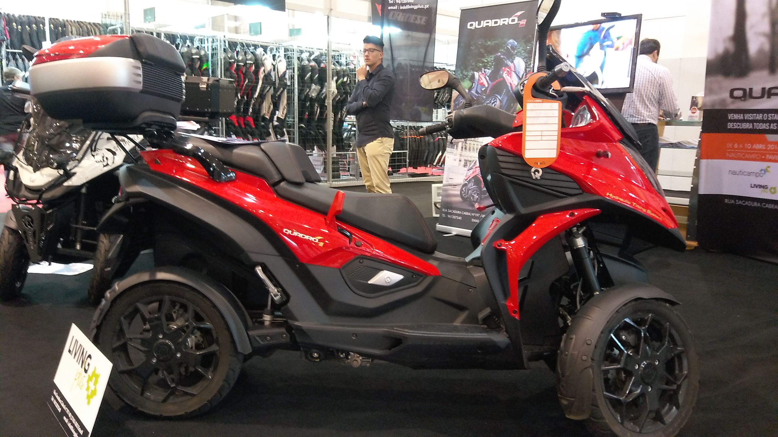 QUADRO4 – Primeiro SUV compacto de 4 rodas basculantes no MotoShow