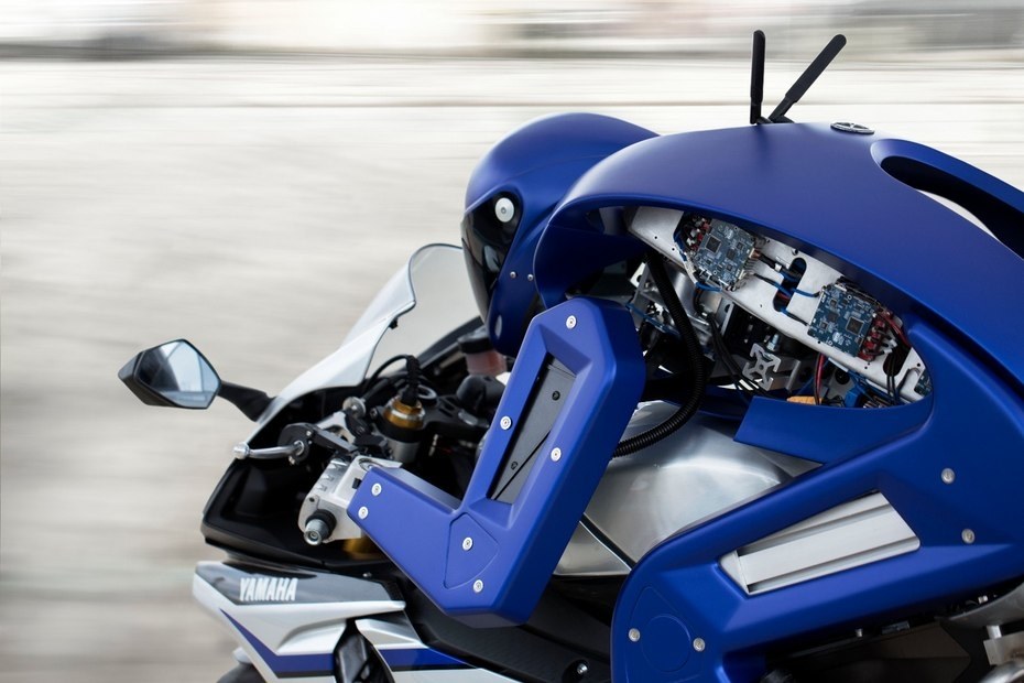 yamaha-motobot-motorcycle-riding-robot-2