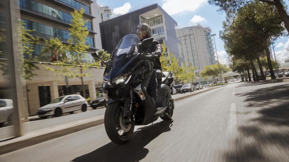 Yamaha TMAX 2017 a referência das scooter