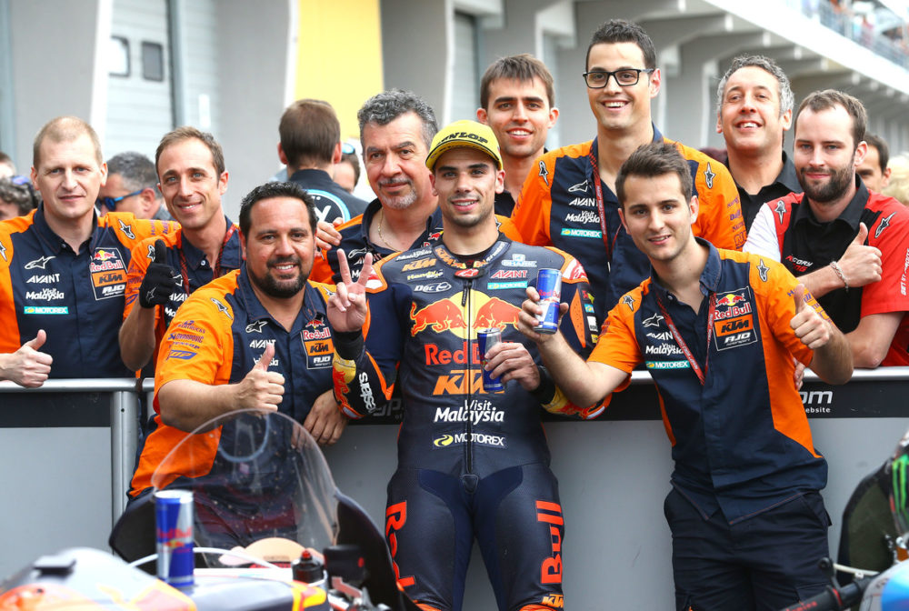 Moto2: Desclassificação de Mattia Pasini dá pódio a Miguel Oliveira em Barcelona