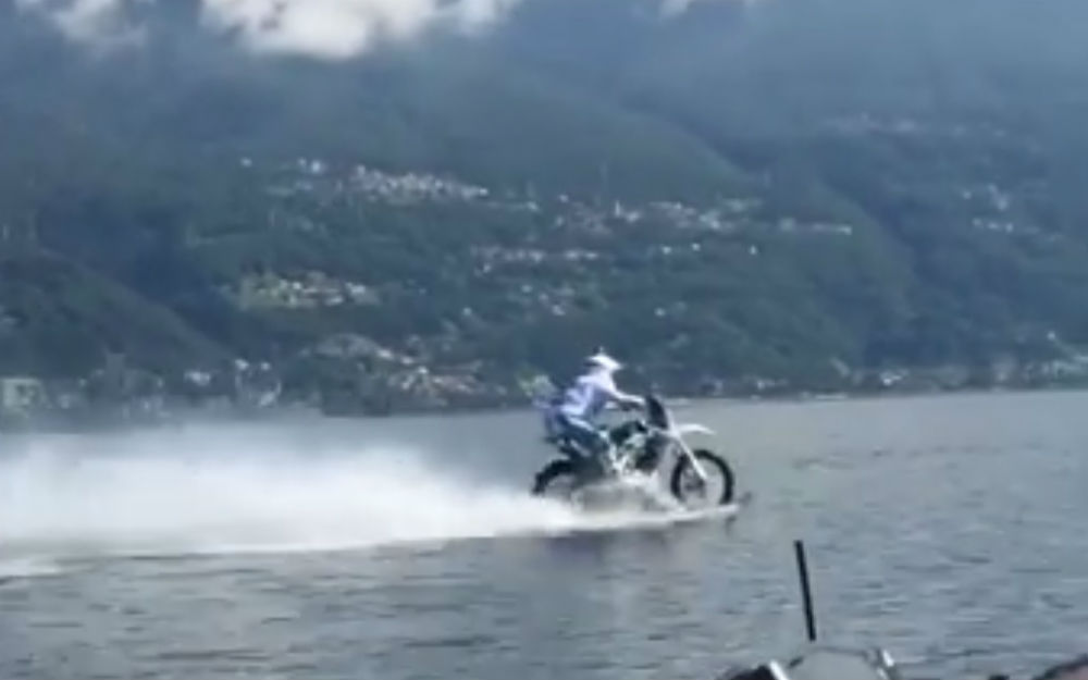 Vídeo: Novo recorde de moto sobre água