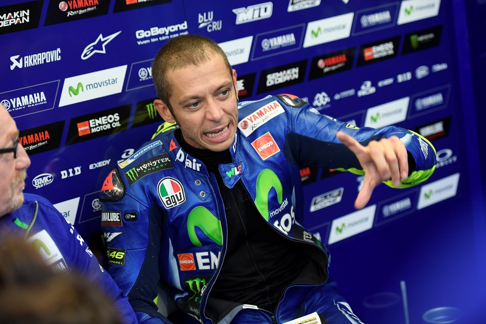 MotoGP: Valentino Rossi com fratura da perna direita