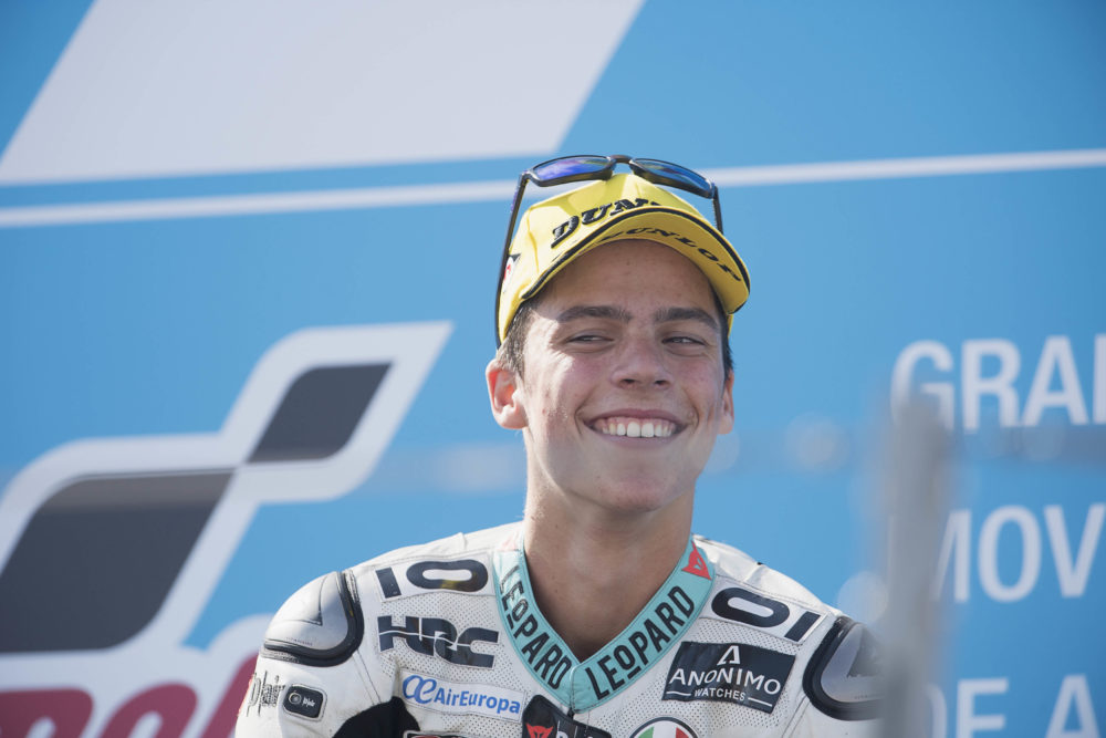 Moto3: Joan Mir com uma mão no título