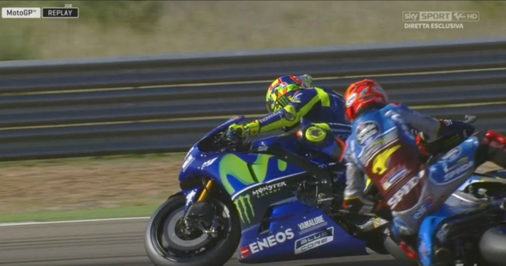 MotoGP – Vídeo: O toque de Tito Rabat na moto de Valentino Rossi