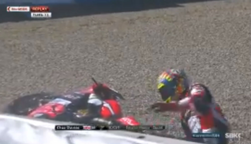 SBK – Vídeo: A queda de Chaz Davies em Jerez