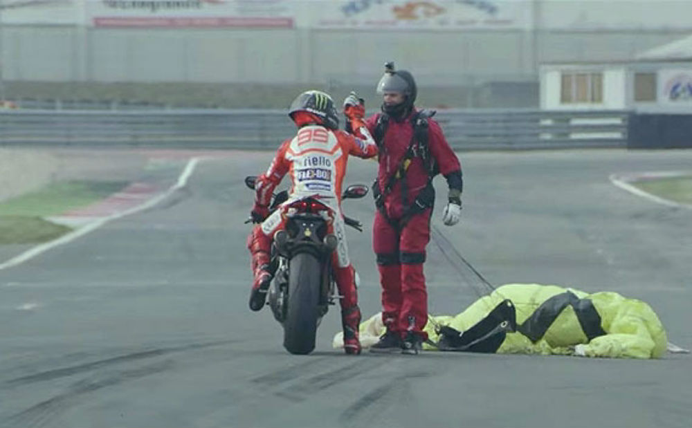 MotoGP – Vídeo: Jorge Lorenzo contra o pára-quedista