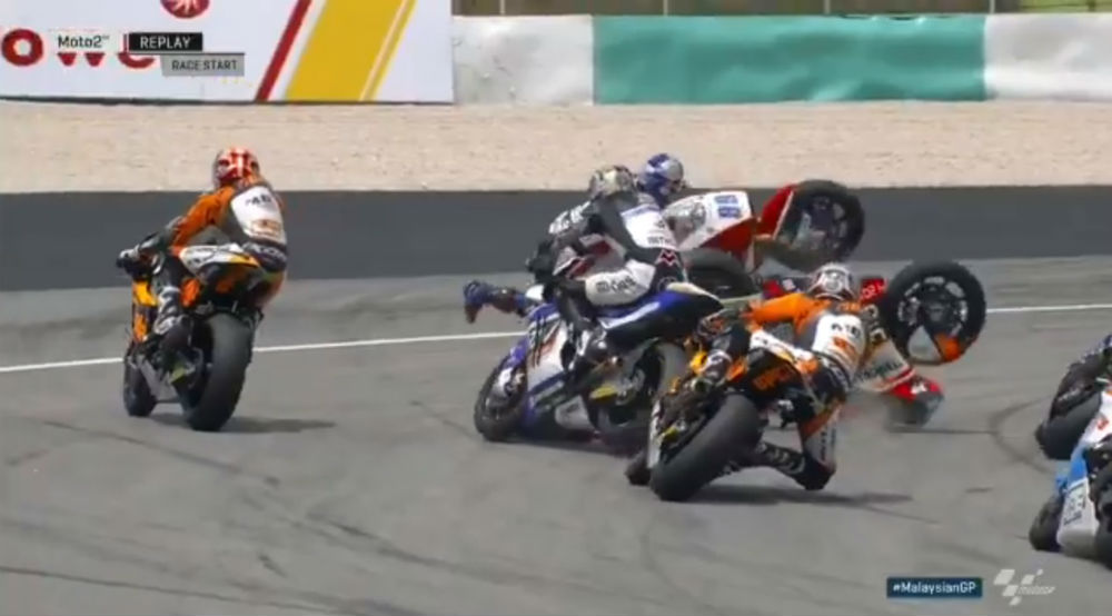 Moto2 – Vídeo: A queda colectiva no inicio do GP da Malásia