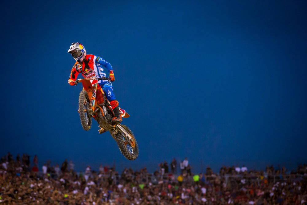 Vídeo: Ryan Dungey a espalhar magia num campo agrícola