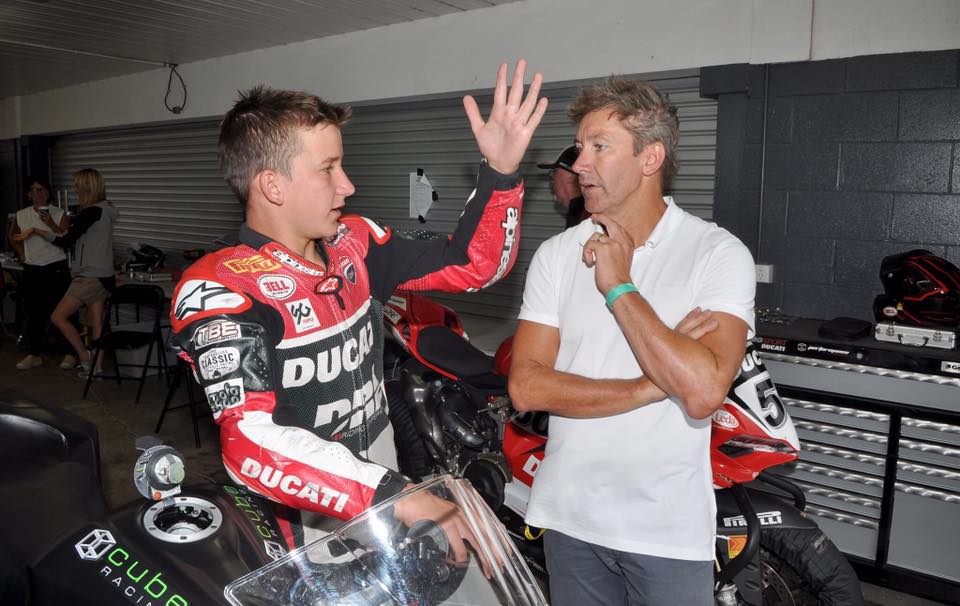 Pai e filho Bayliss juntos no Campeonato Australiano de Superbikes