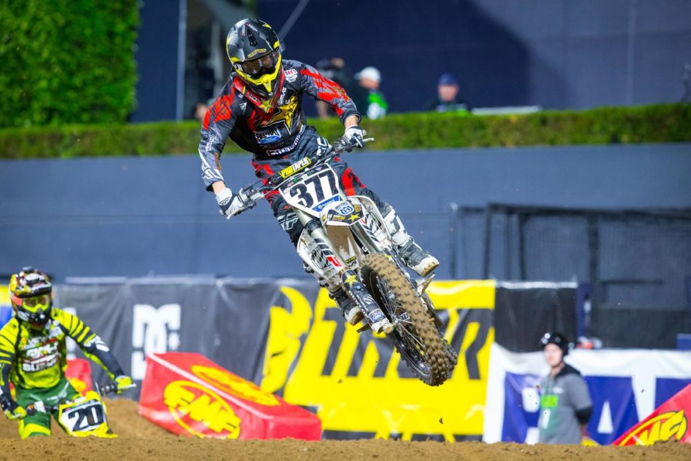 Christophe Pourcel pendura o capacete