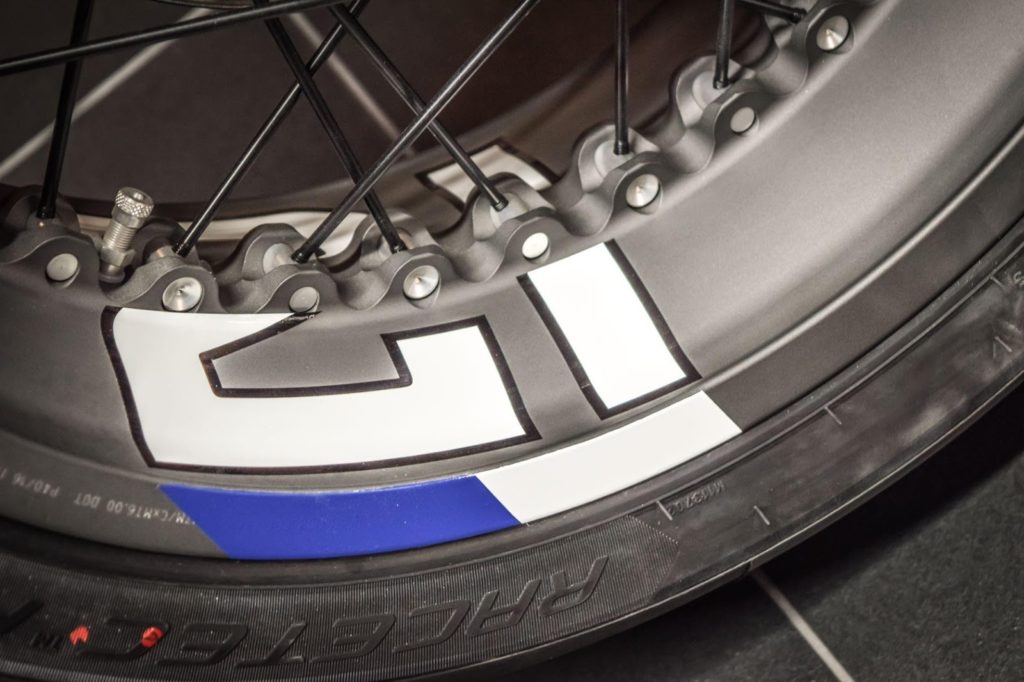 [Imagem: j851878-bmw-r-1200-r-abs-1024x682.jpg]