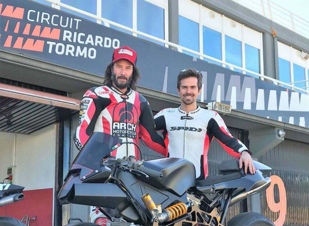 Keanu Reeves rodou no circuito Ricardo Tormo