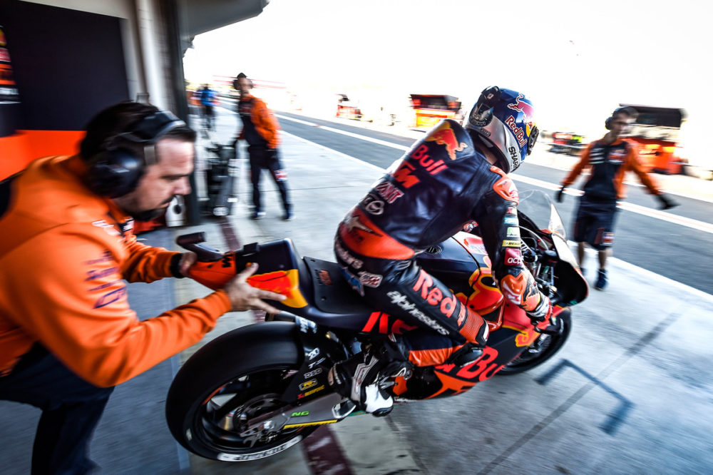 Moto2: Miguel Oliveira encerra o dia em segundo