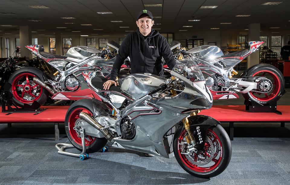 Vídeo: John McGuinness de Norton na Ilha de Man
