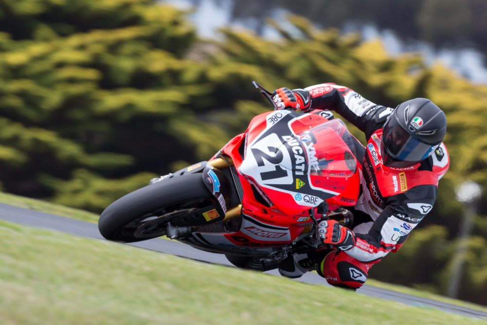 ASBK: Troy Bayliss mostra as garras no regresso