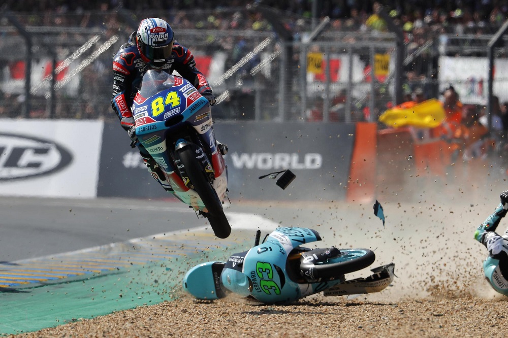 Moto3, Vídeo: O voo de Jakub Kornfeil