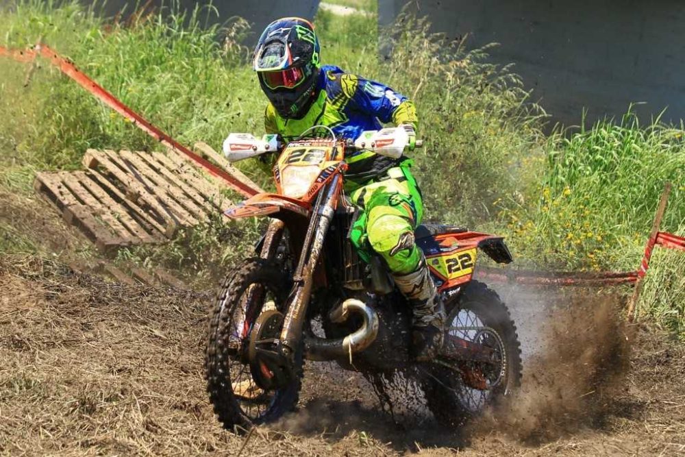Hugo Basaúla com pódio na estreia no enduro