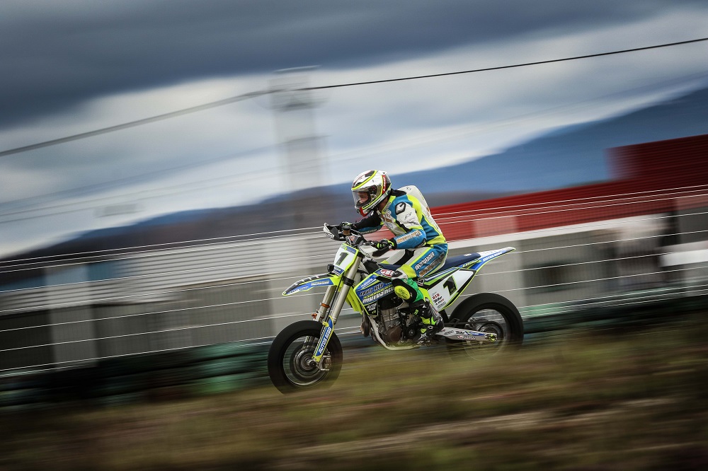 Velocidade 2020/Supermoto: Corridas animadas em Poiares