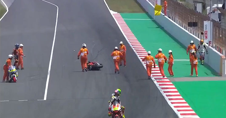 Moto2, Vídeo: Simone Corsi penalizado por incidente com Miguel Oliveira