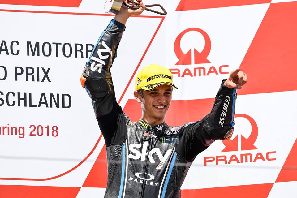 Moto2: Irmão de Valentino Rossi em estreia no pódio