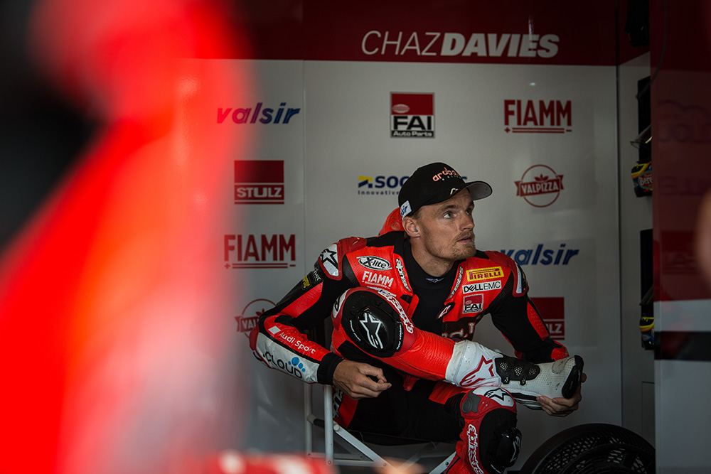 SBK: Chaz Davies apanha susto em Aragão