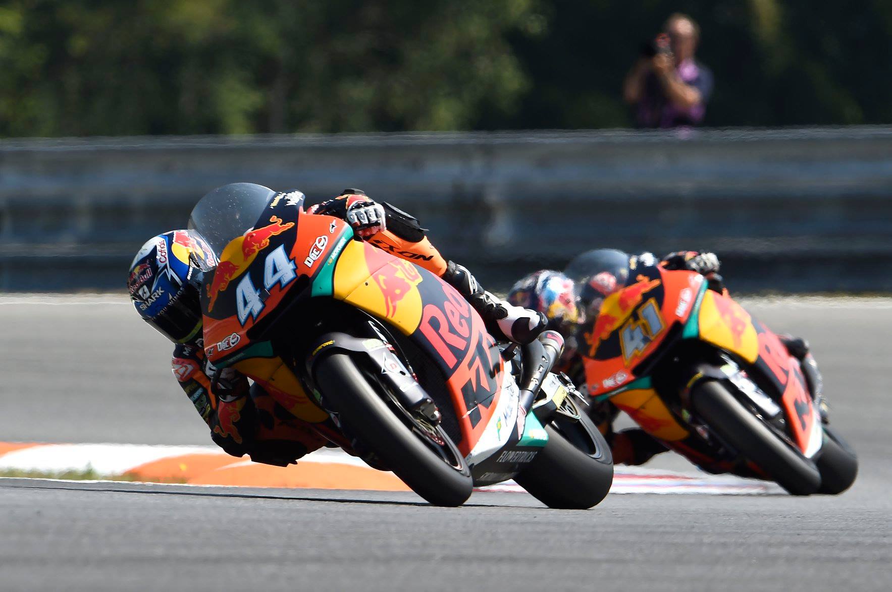 MOTO2: Miguel Oliveira vence e lidera campeonato!