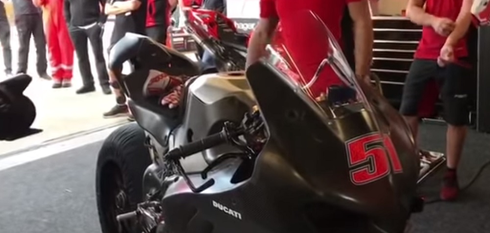 SBK: Ducati V4-RS mostrou-se ao público