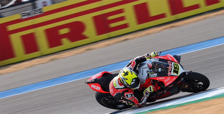 SBK, Tailândia: Ainda Bautista, mas todos melhoram