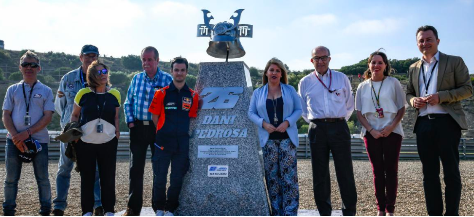 Pedrosa homenageado com curva em Jerez