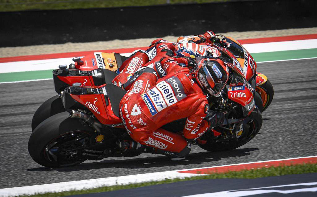 A imagem que marcou o Grande Prémio de Itália de MotoGP – Petrucci, Doviziozo e Marquez lado a lado