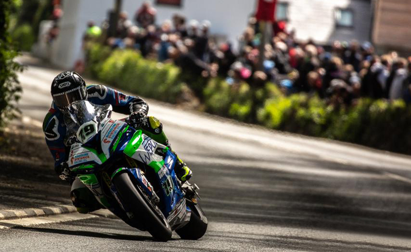 Ilha de Man: Fatalidade na primeira corrida