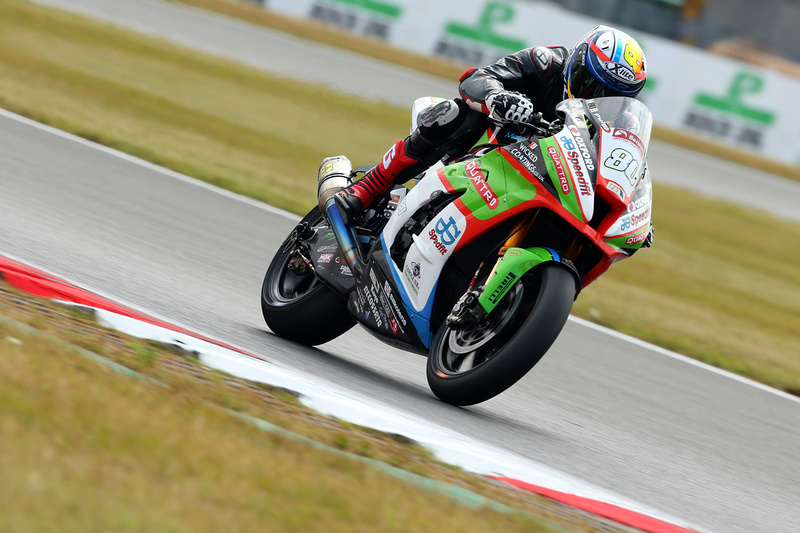 BSB: Barberá na Kawasaki JG Speedfit para Thruxton