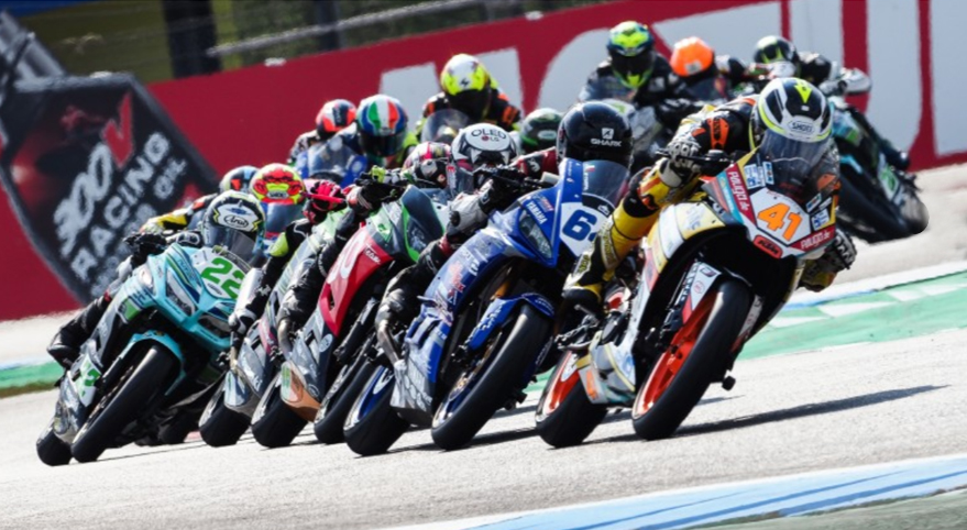 SSP300, Magny-Cours: FP1 Grupo A liderada por Otten